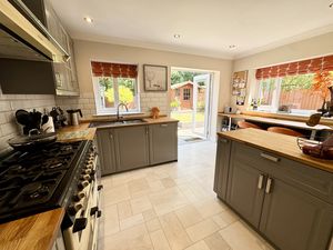 Breakfast Kitchen- click for photo gallery